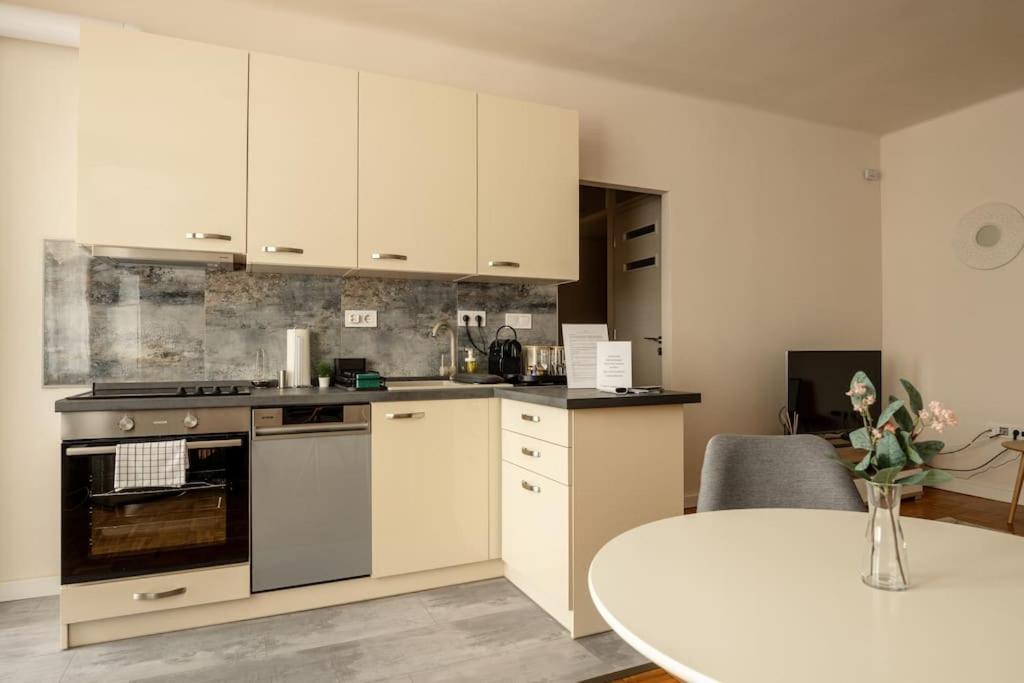 Petofi Family Apartman Debrecen Exterior foto